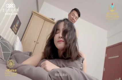 Phim sex nhóm full HD Gái văn phòng dâm đãng được địt tại nơi làm việc